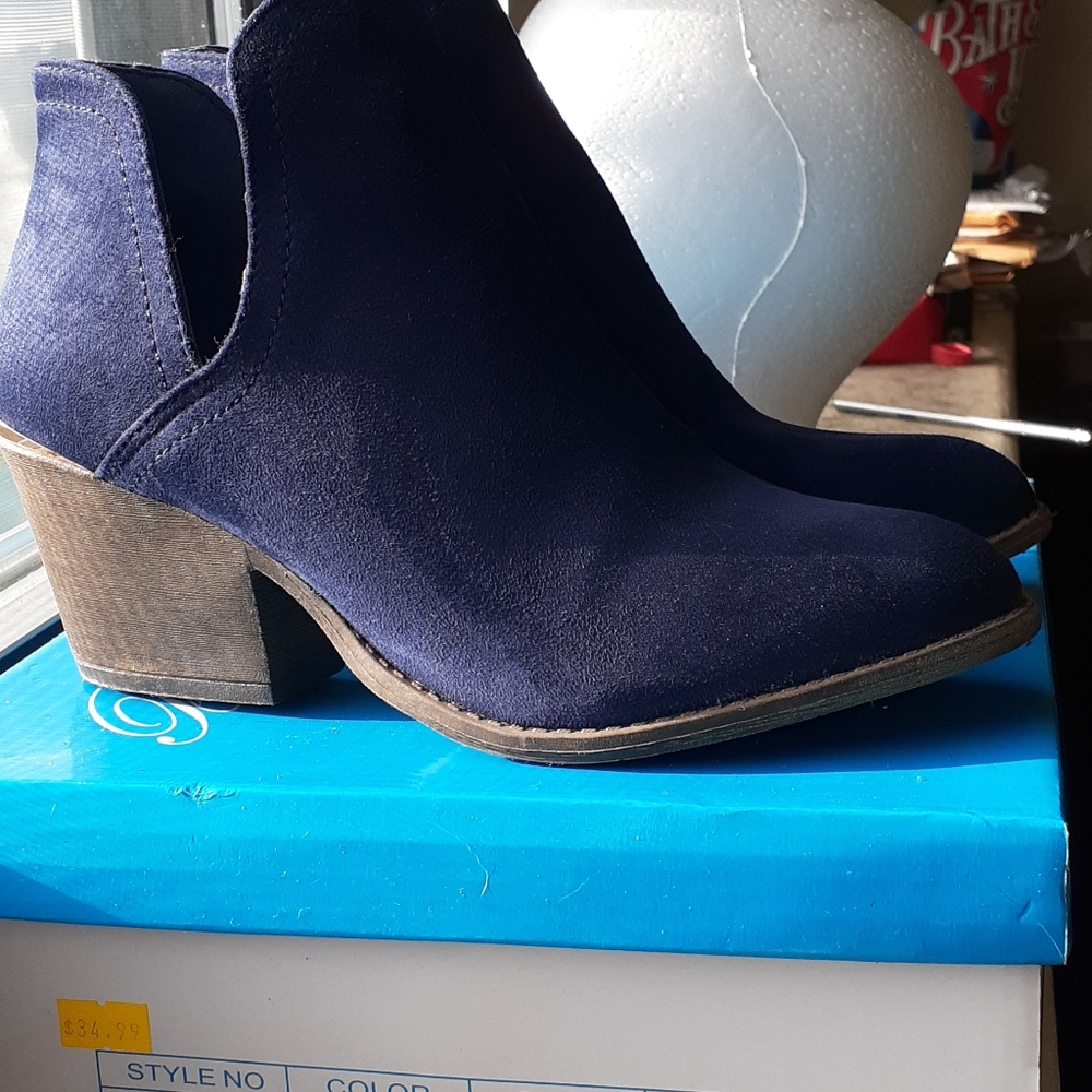 Heels - Picture 4 of 4